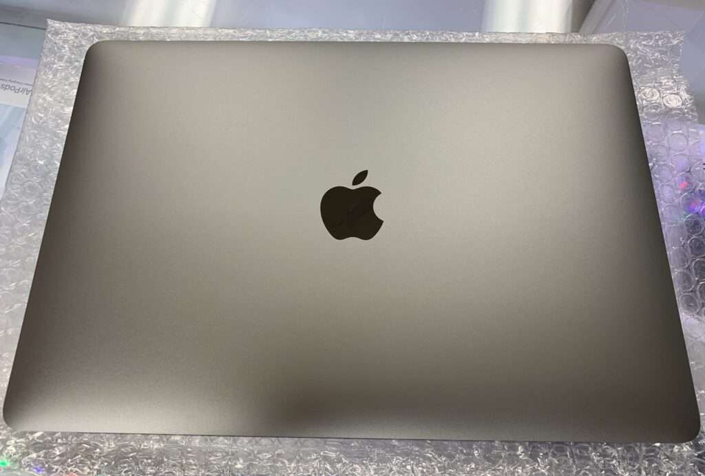 macbook-air-A1932-lcd-silver.jpeg